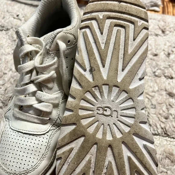 Ugg sneakers white but worn - Picture 2 of 3